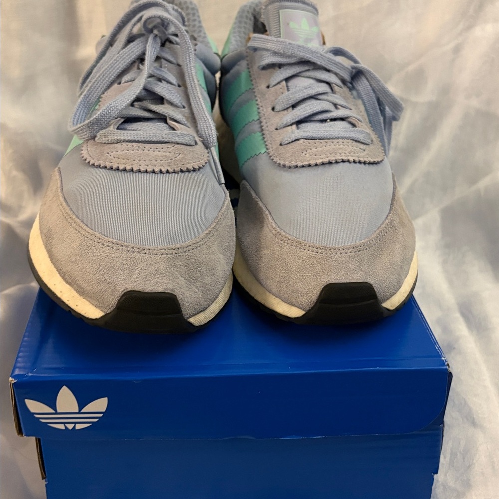 ADIDAS Women's Pastel Blue Sneakers with Mint Stripes Size 10 EUC!!